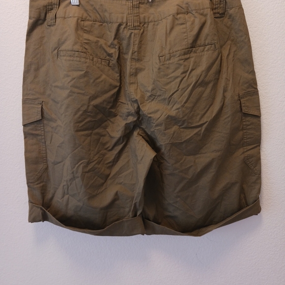 Women’s ELLOS Army Green Cargo Shorts 16 - Picture 4 of 9